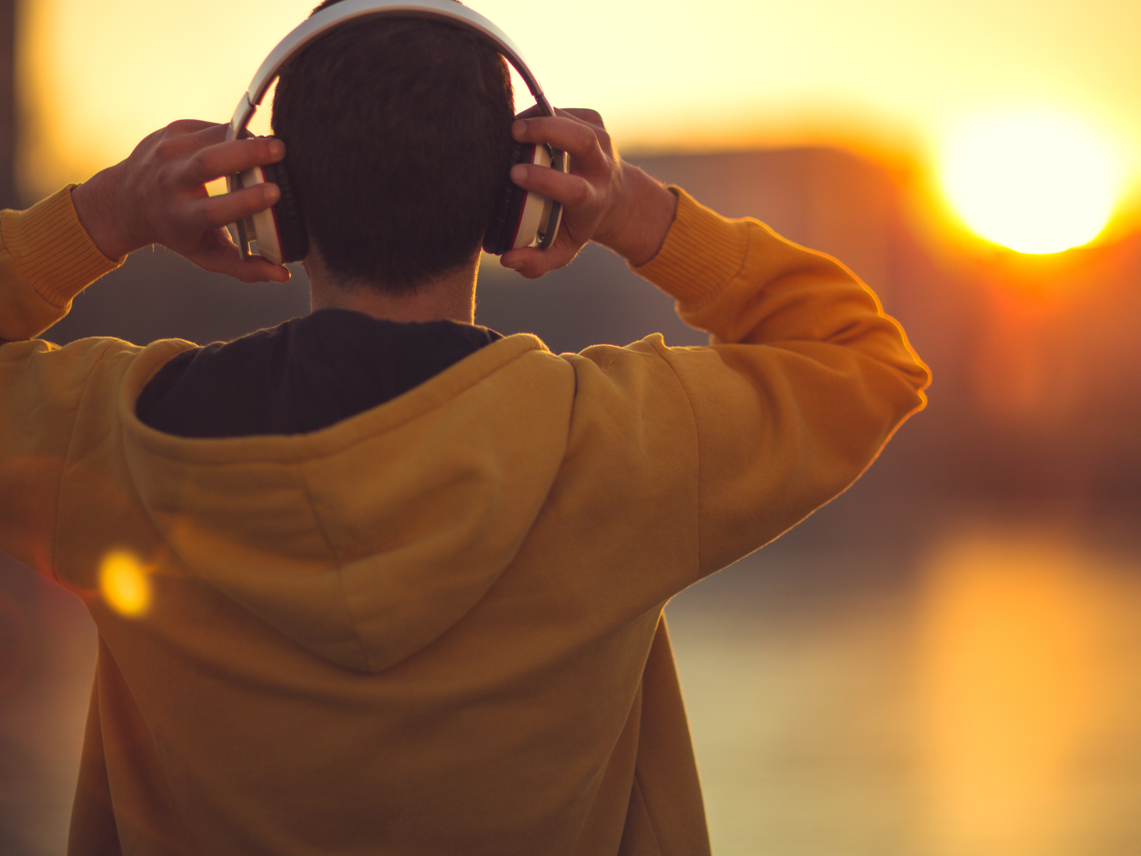 Radiospot maken: zo schrijf je een audioadvertentie die blijft hangen