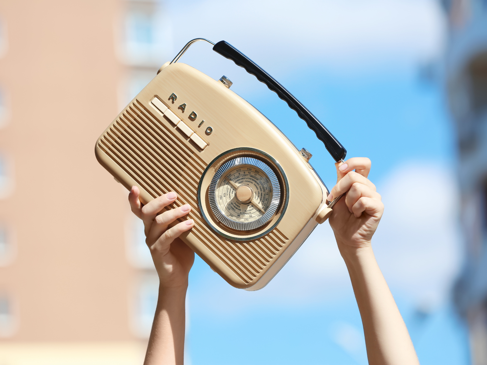 Radio reclame kosten 2026: van spotproductie tot uitzending